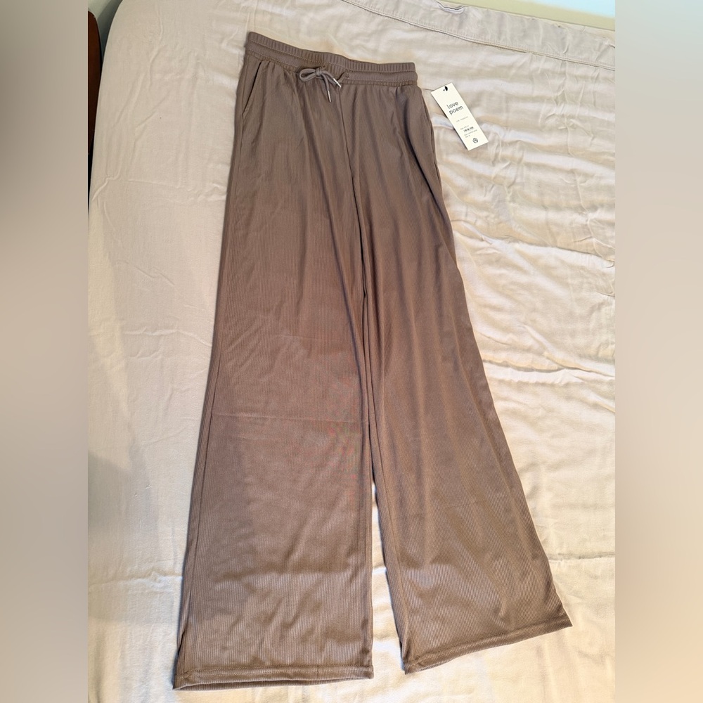 Wide-Leg Women’s Pants in Taupe